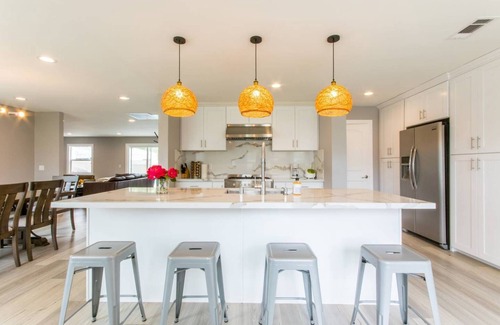 Westside Costa Mesa House | 4bd 3ba modern house Disneyland & Beach