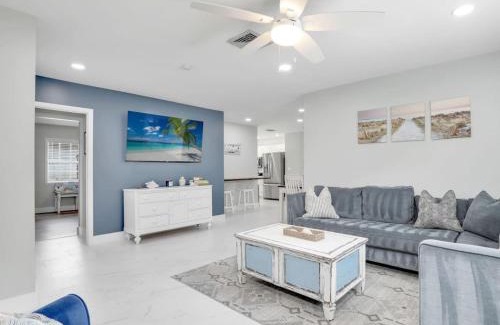Naples Park Villa | 4BD Beach House Heated Pool Sleeps 14