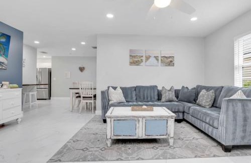 Naples Park Villa | 4BD Beach House Heated Pool Sleeps 14