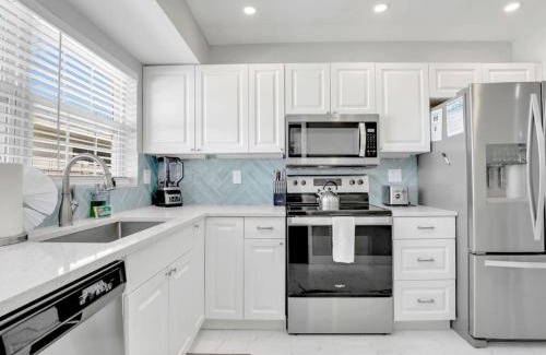 Naples Park Villa | 4BD Beach House Heated Pool Sleeps 14
