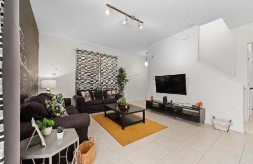 Bellavida House | 4BD Charming home with Pool and BBQ near Disney