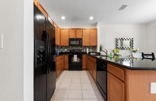 Bellavida House | 4BD Charming home with Pool and BBQ near Disney