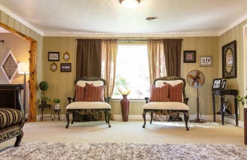 Holladay House | 4BD Disney themed home w/ parking, 10 mins to SLC
