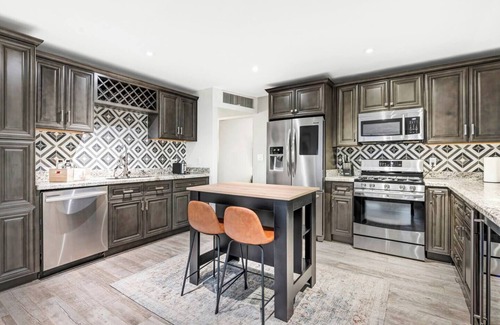 New Papago Parkway House | 4BD Heated Pool, Hot Tub, Putting Green