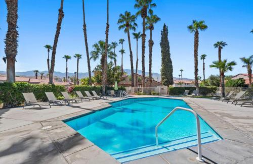 Palm Springs House | 4Bd l Pool & Tennis Access l 5 mi downtown PS