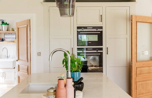 Lightwater House | 4BD Luxurious Countryside Retreat Scenic Views