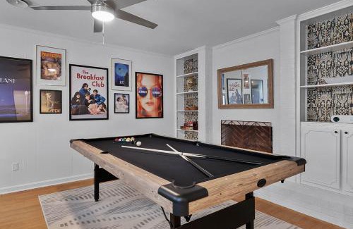 Eastgate House | 4BD Near Downtown - Theatre, Patio, Games
