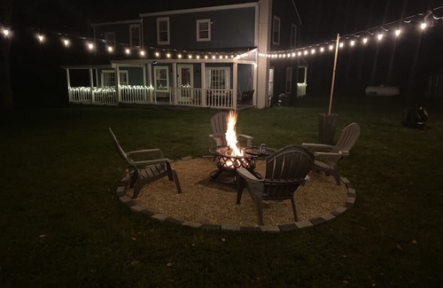 Weston Cottage | 4bdrm Cottage central to year round fun w/fireplace