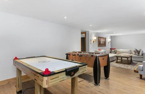 Muskoka Lakes House | 4Bdrm Muskoka Retreat, Fire Table, Games, Netflix