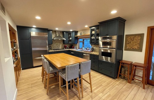 Agoura Hills House | 4BDs Hillside Oasis w/Hot tub