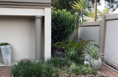 Hartbeespoort House | 4bed 3-bath, solar, aircons pool, entertainment area. Near restaurant shopping