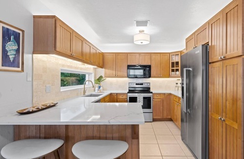 Cocoa Beach House | 4Bed/3Bath Heated Pool w/Tiki Bar, Steps to Beach!