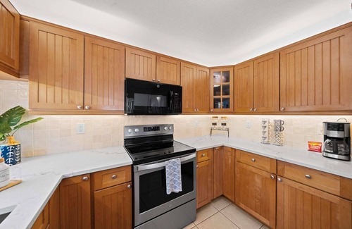 Cocoa Beach House | 4Bed/3Bath Heated Pool w/Tiki Bar, Steps to Beach!