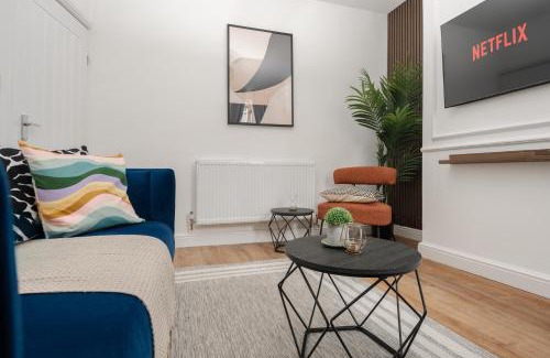 Liverpool Apartment | 4BedRoom Home - Near LFC & EFC - Breakfast Available