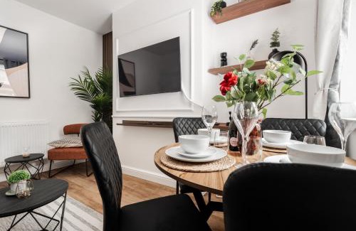 Liverpool Apartment | 4BedRoom Home - Near LFC & EFC - Breakfast Available