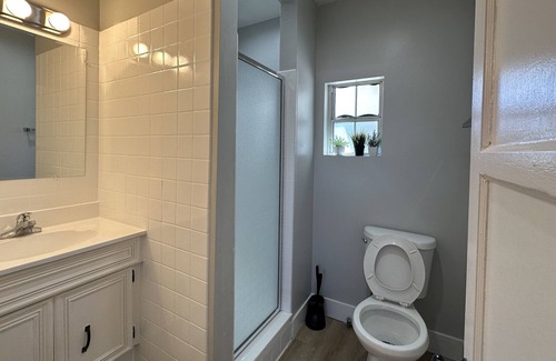 Reseda House | 4Bedrooms - spacious and stylish
