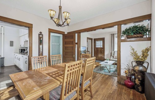 Merriam Park House | 4BR/2BA Home in Charming St. Paul - Sleeps 10!