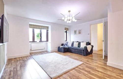 Rivenhall House | 4br 2bath House With Free Parking In Rivenhall