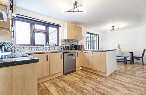 Rivenhall House | 4BR 2BATH House with FREE Parking in Rivenhall