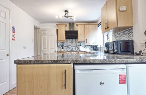 Rivenhall House | 4BR 2BATH House with FREE Parking in Rivenhall