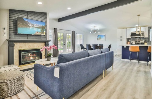 Winnetka House | 4BR 2BR All Inclusive Warner Grove for Relocation Fast Wi-Fi, Yard, Parking