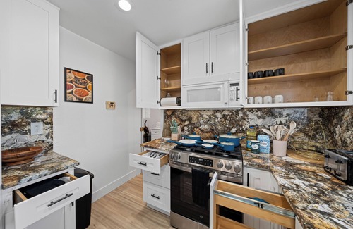 El Cajon House | 4BR/2Bth Hot Tub, King Bed, 80" TV, Gated Yard, Ranch