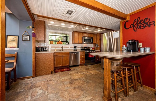 Helmsburg House | 4BR, 3.5 BA Home