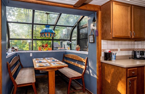 Helmsburg House | 4BR, 3.5 BA Home