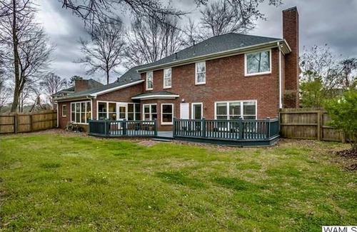 Taylorville House | 4BR 3.5BA 3400 ft2 home with short drive to campus