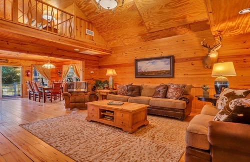 Waynesville House | 4BR/3BA Cabin on Satilla River | Sleeps 12 | Adventure Awaits