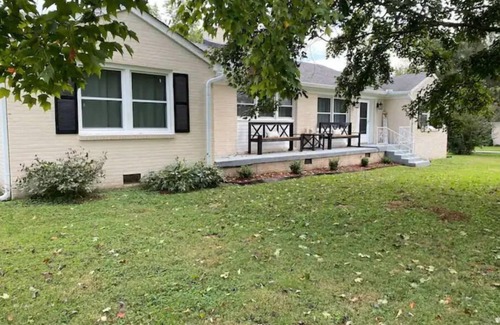 Gallatin House | 4BR/4BA House w/yard & Parking/near Nashville