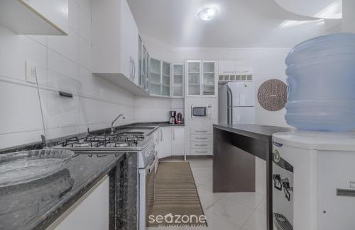 Andorinha Apartment | 4BR Apt w/BBQ 70m from Beach RTO0502