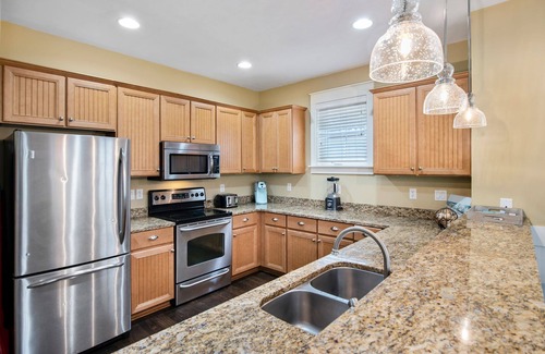 Laurel Grove House | 4BR Beach Cottage w/TWO (2) 6-SEAT GOLF CARTS! Golf Course Views, Pool, Tram