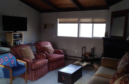Wardsboro House | 4BR Chalet Between Mt. Snow & Stratton, Sleeps 10, Fireplace, Clubhouse w/Pool