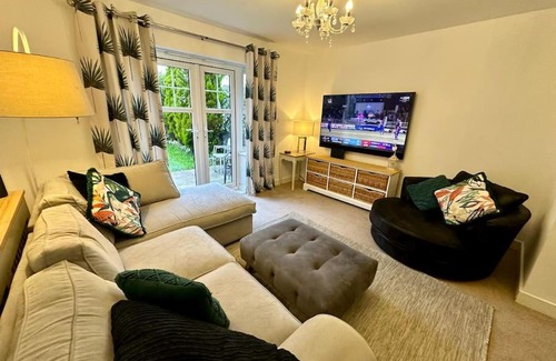 Crewe Apartment | 4BR Cheshire East/Townhouse/Central - Close to Bentley