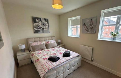 Crewe Apartment | 4BR Cheshire East/Townhouse/Central - Close to Bentley