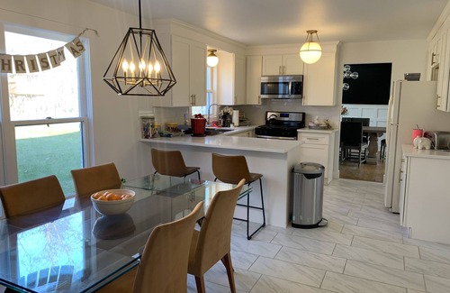 Rochester House | 4BR Colonial Home Executive or Family Rental