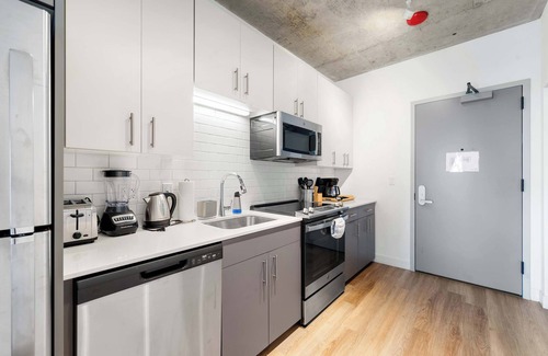 River North Hotel | 4BR Corporate Suite Central and Modern