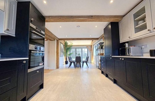 Axbridge House | 4BR Country Home Near Cider Barn and Brewery