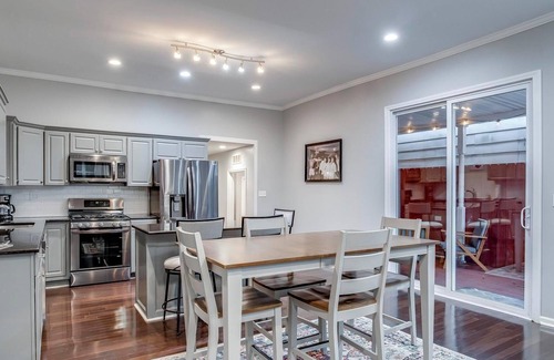 Highlands House | 4BR Great One's Getaway; Outdoor Tub & Fire Pit