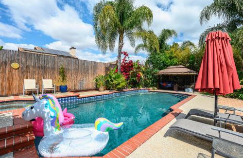 Lake Elsinore House | 4BR, Heated Pool & SPA, Mini Golf ,Kids Playhouse,Fire PIt