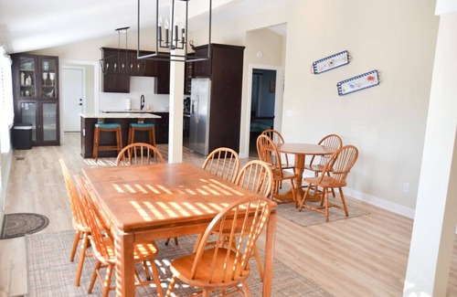 Davis House | 4BR Historic Home|Private Dock|Fishing