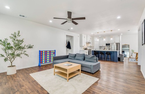 Cedar Crest House | 4BR home in Dallas with modern amenities, private yard, and great location!