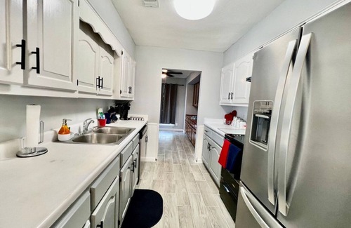 Universal City House | 4BR Home w/Pool Furnished Extended Stay near Randolph AFB Fast Wi-Fi W/D
