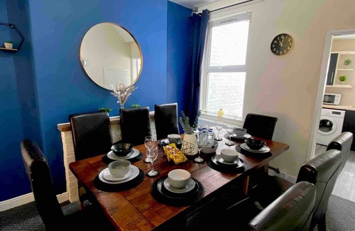 Belfast House | 4BR House Popular Ravenhill Road