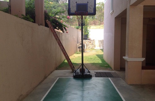 Nasugbu House | 4BR House w/Pool and Billiards @Terrazas 20 pax rate