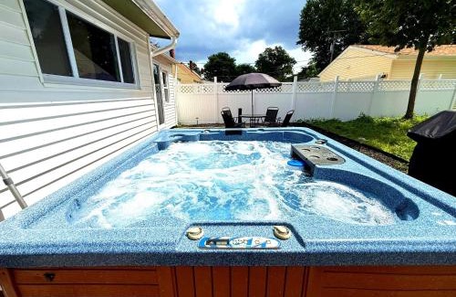 South Euclid House | 4BR Luxe Retreat AC,Hot Tub, deck, sunroom,Xbox