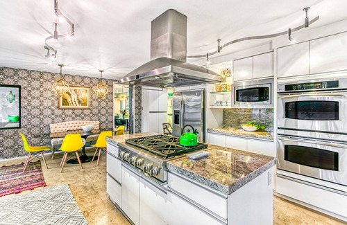 Deepwell Estates House | 4BR Luxury MidCentury | Sauna | Pool & Spa| Firepit