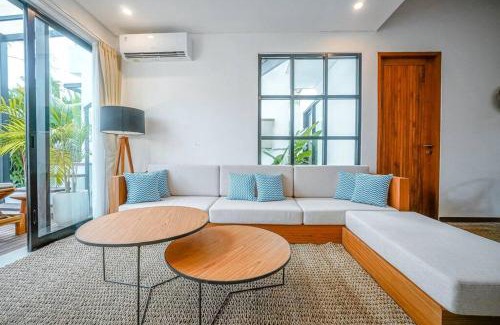 Beraban Villa | 4BR Luxury Tropical Jungle Villa 4 Mins to Beach