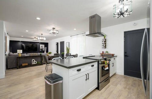 New Papago Parkway House | 4BR Mod House | Pool + Spa + Grill | Near Old Town